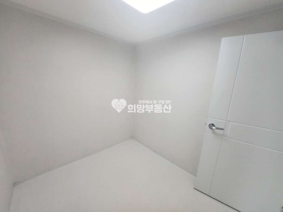 경남 진주시 신안동 409-2 1호동 신안 국제아파트 리모델링 잘 된 방 3칸 매매 매물번호 10708 사진 3