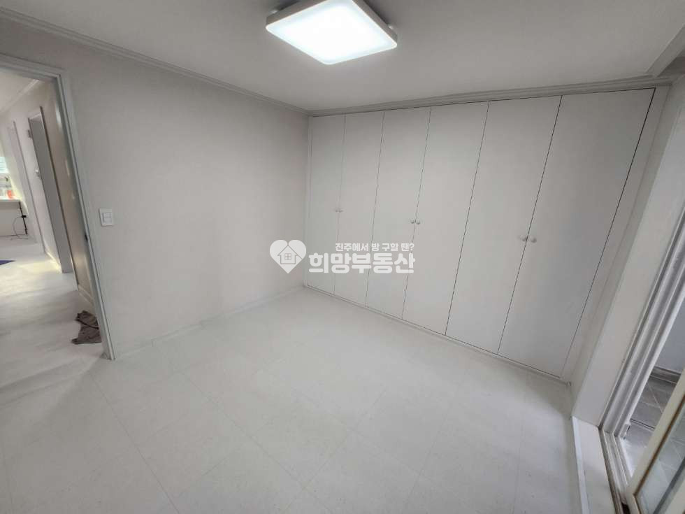 경남 진주시 신안동 409-2 1호동 신안 국제아파트 리모델링 잘 된 방 3칸 매매 매물번호 10708 사진 4